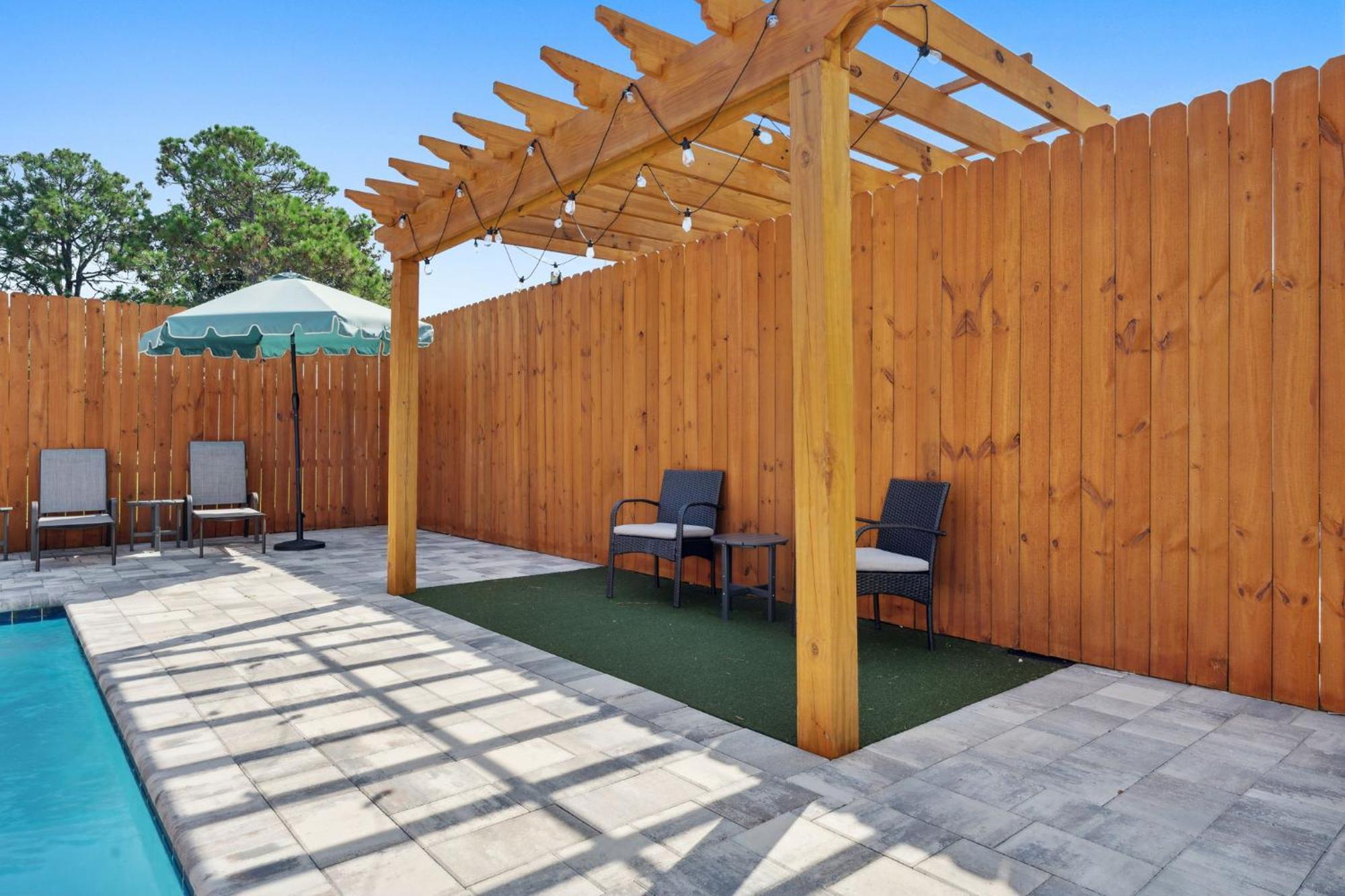 Grand Retreat Ii: 4br, 5ba, Sleeps 15 Private Pool Your Perfect Escape! *